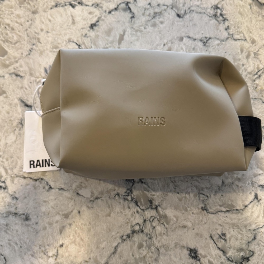 RAINS Wash Bag Small Sand Travel Organizer Toiletry Dopp Kit Makeup Case